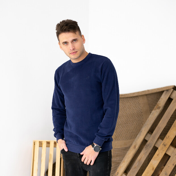 Свитшот с вышивкой больших размеров 8405