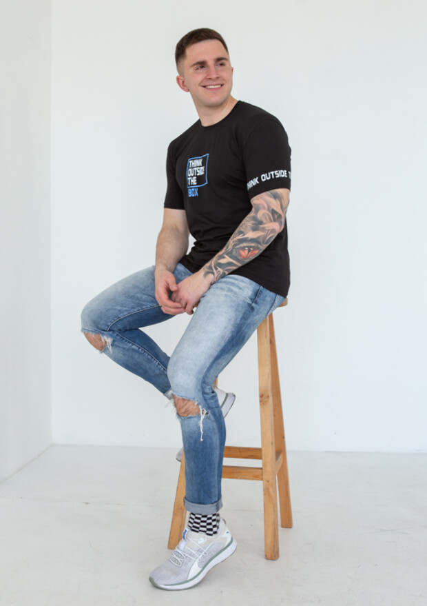 Футболка чоловіча think outside the box 22017