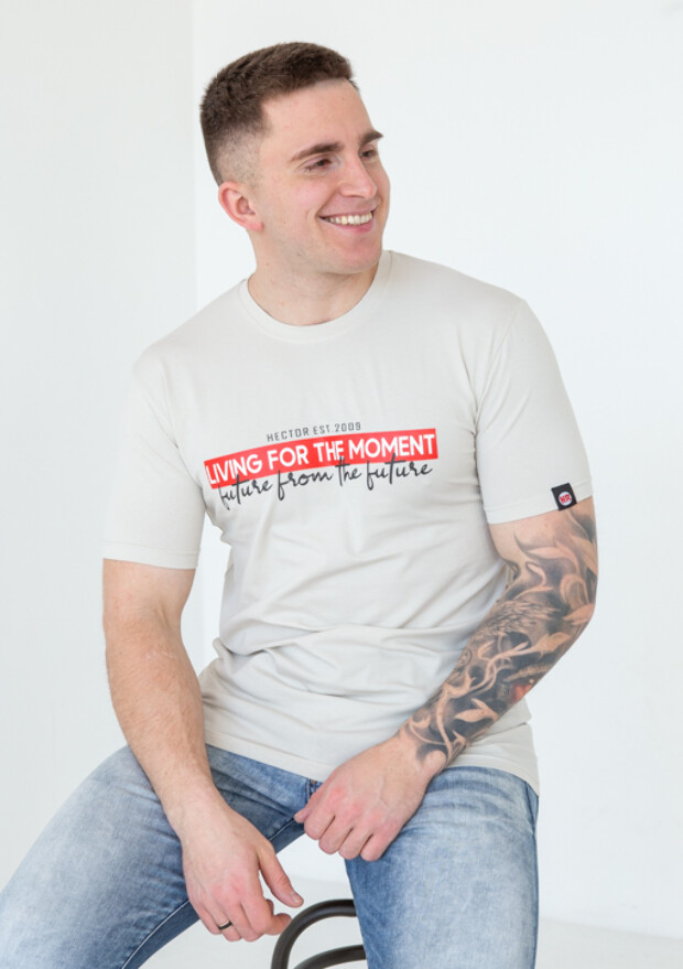 Футболка чоловіча living for the moment 22033