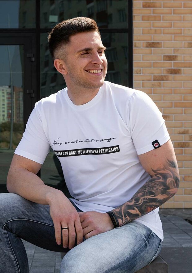 Футболка мужская с горизонтальной надписью 22040