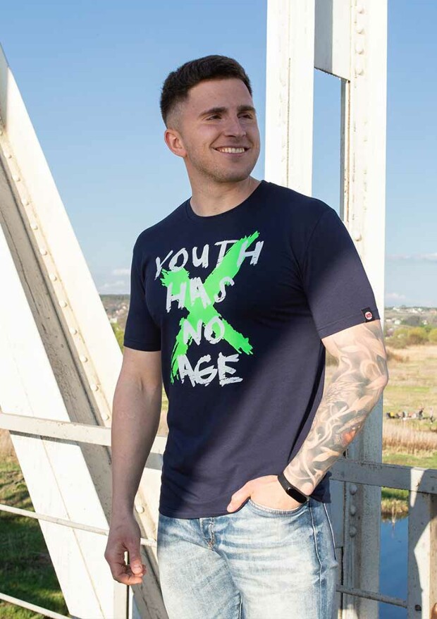 Футболка мужская youth has no age 22041
