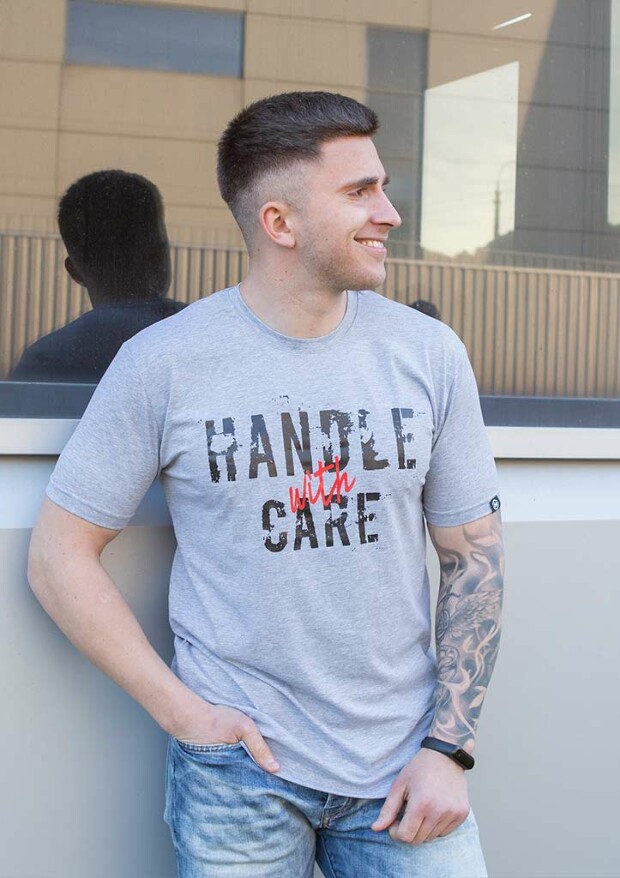 Футболка мужская handle with care 22061