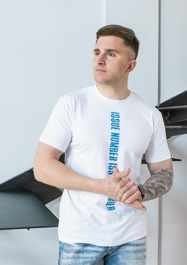 Футболка мужская с вертикальным принтом 22063