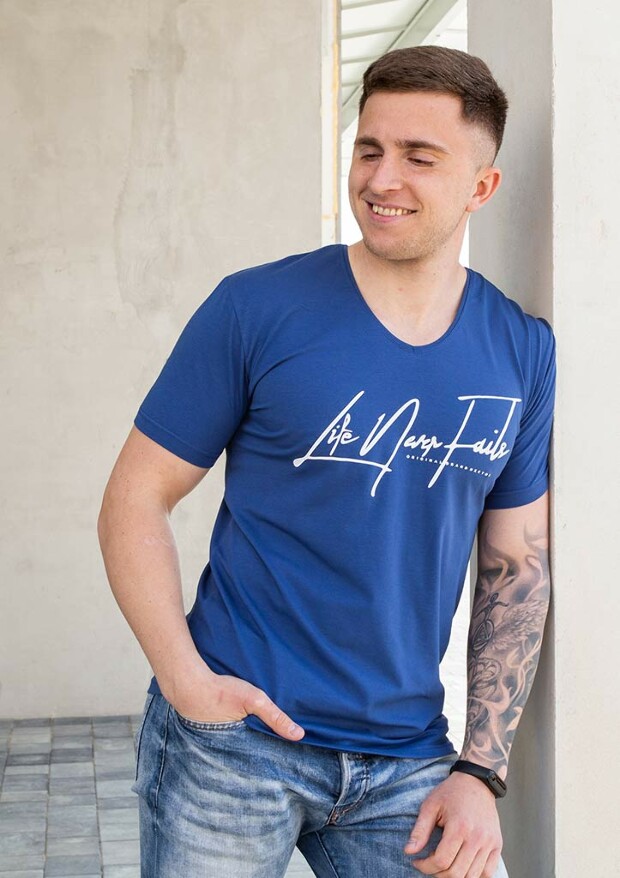 Мужская футболка с v-образным вырезом 22501