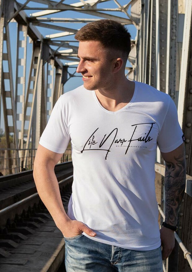 Мужская футболка с v-образным вырезом 22501