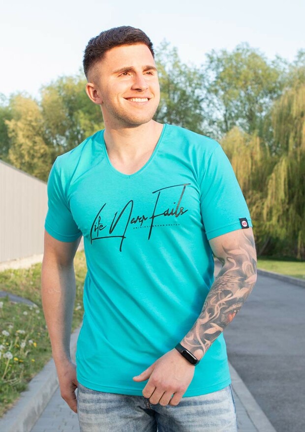 Мужская футболка с v-образным вырезом 22501