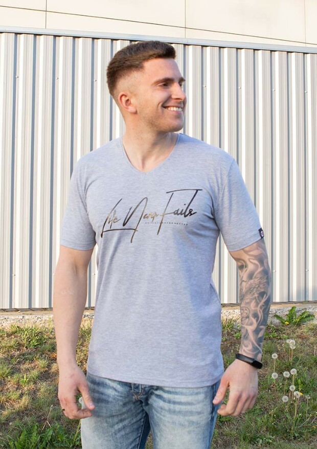 Мужская футболка с v-образным вырезом 22501