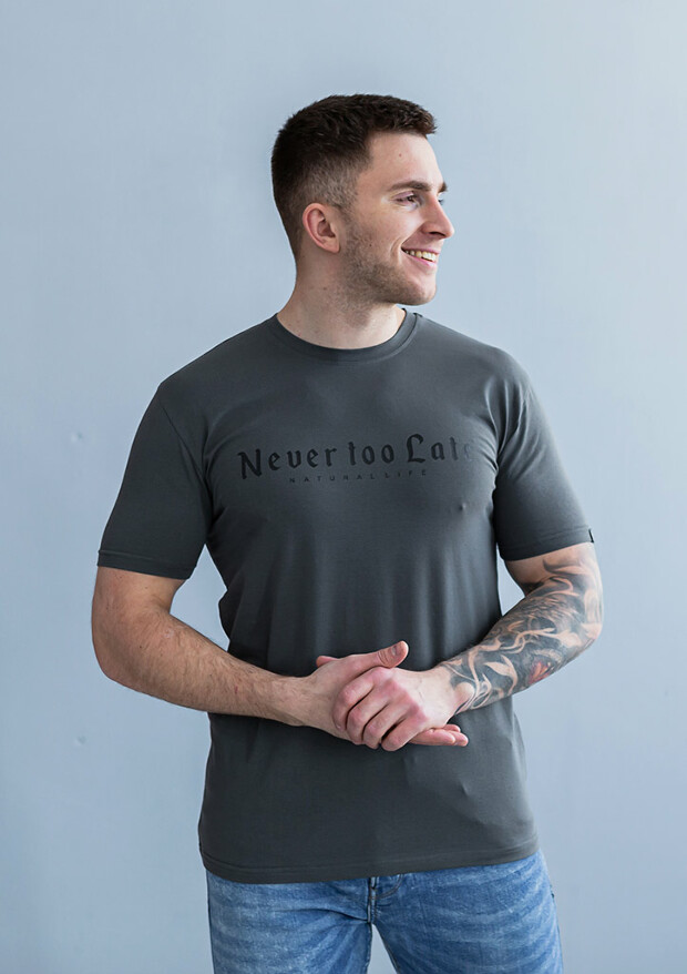 Чоловіча футболка never too late 40018