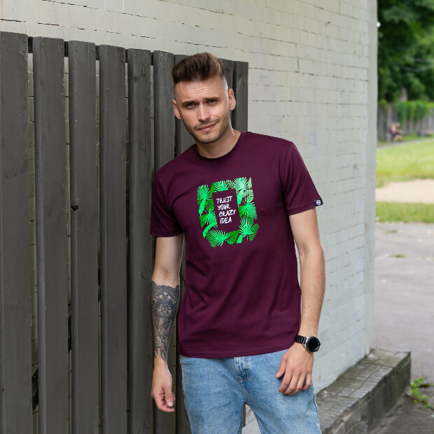 Чоловіча футболка trust your crazy idea 40083