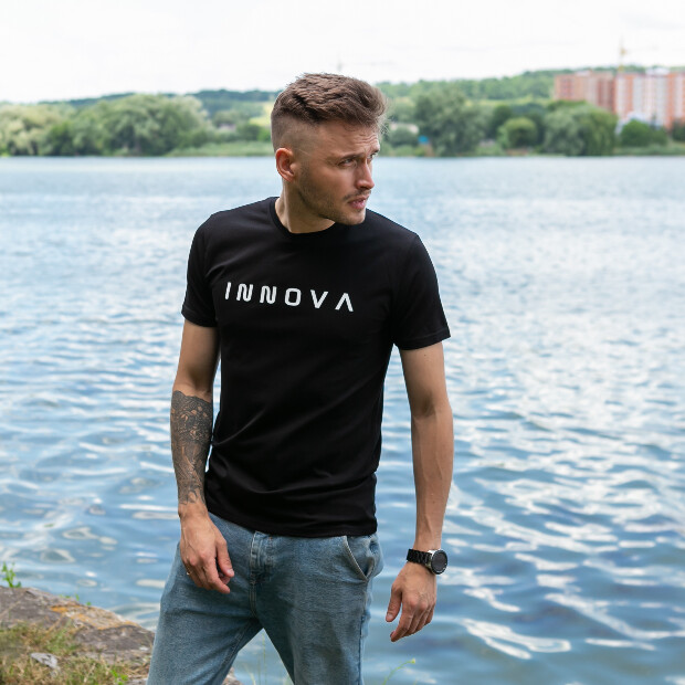 Чоловіча футболка з принтом innova 40087