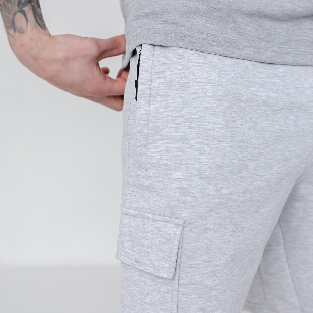 Спортивные шорты снакладными карманами 25008