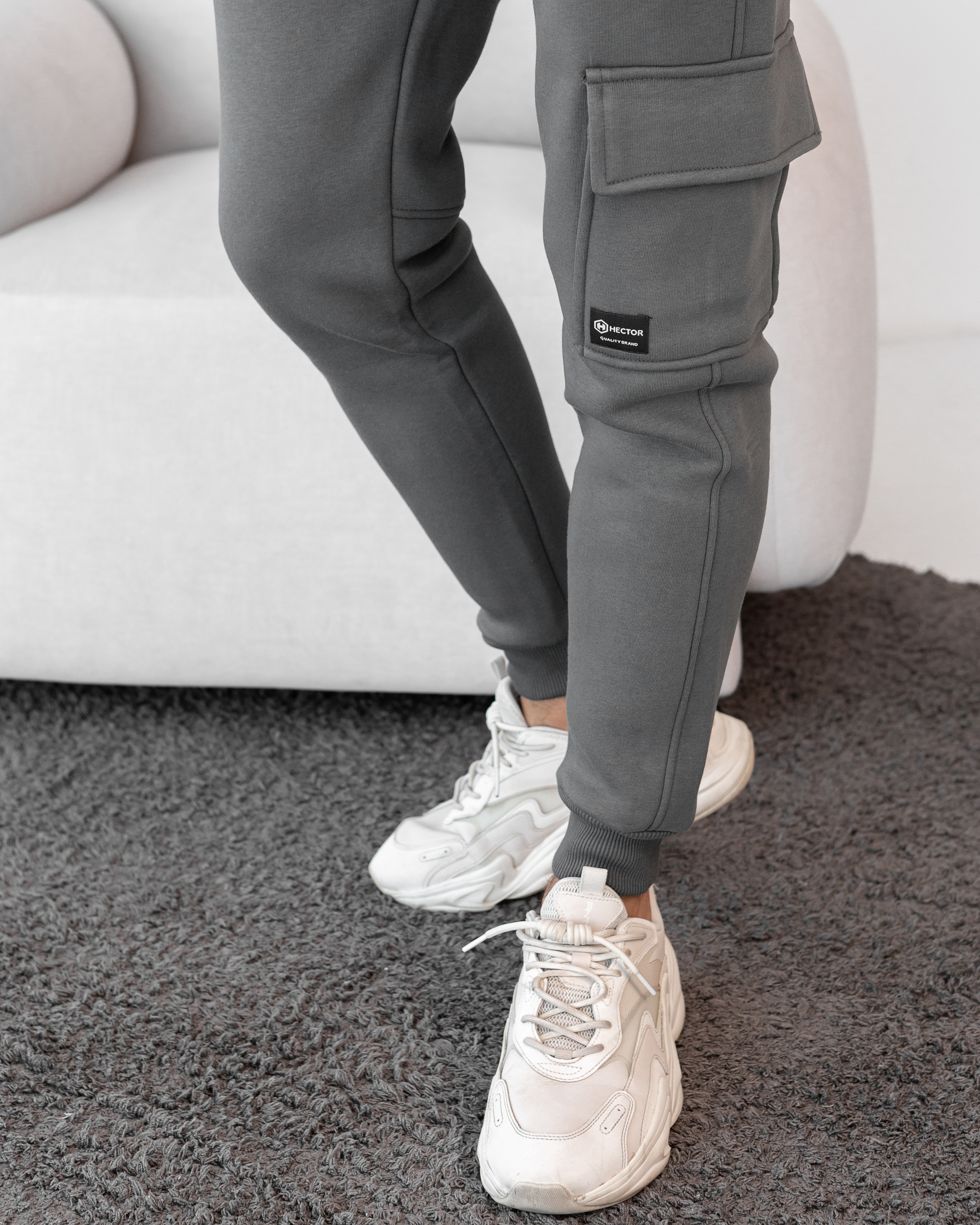 Теплые мужские спортивные штаны с накладным карманом hector 30663