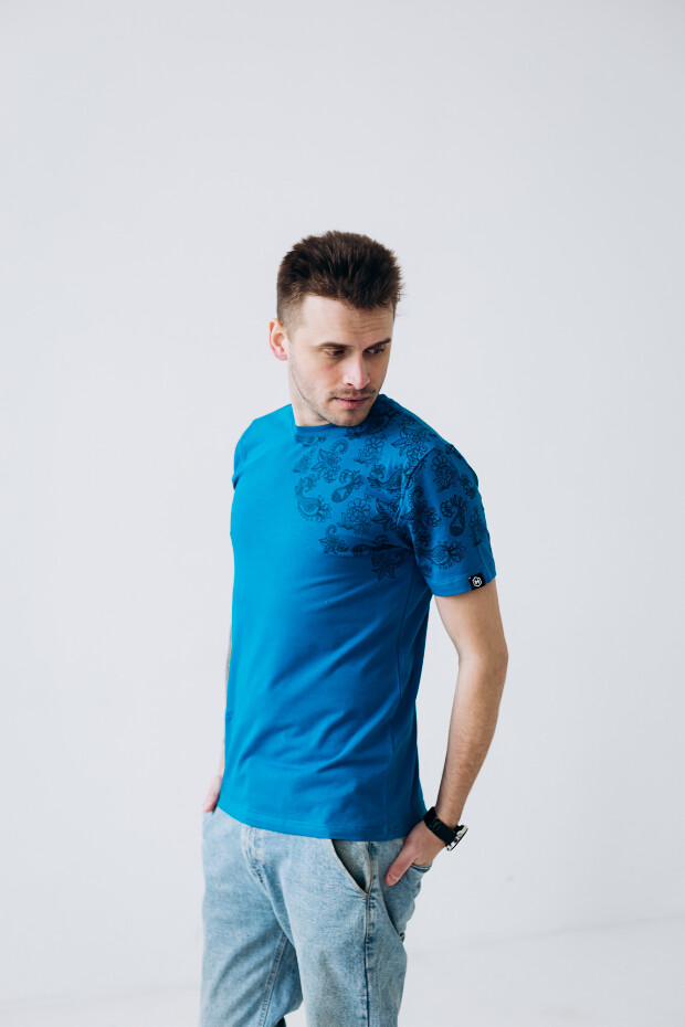 Чоловіча футболка з оригінальними візерунками 40105