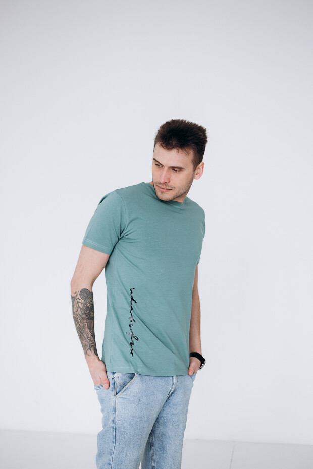 Чоловіча футболка з вертикальним принтом 40109