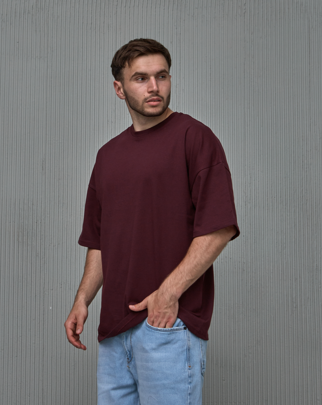 Мужская футболка оверсайз с широкой горловиной 40477