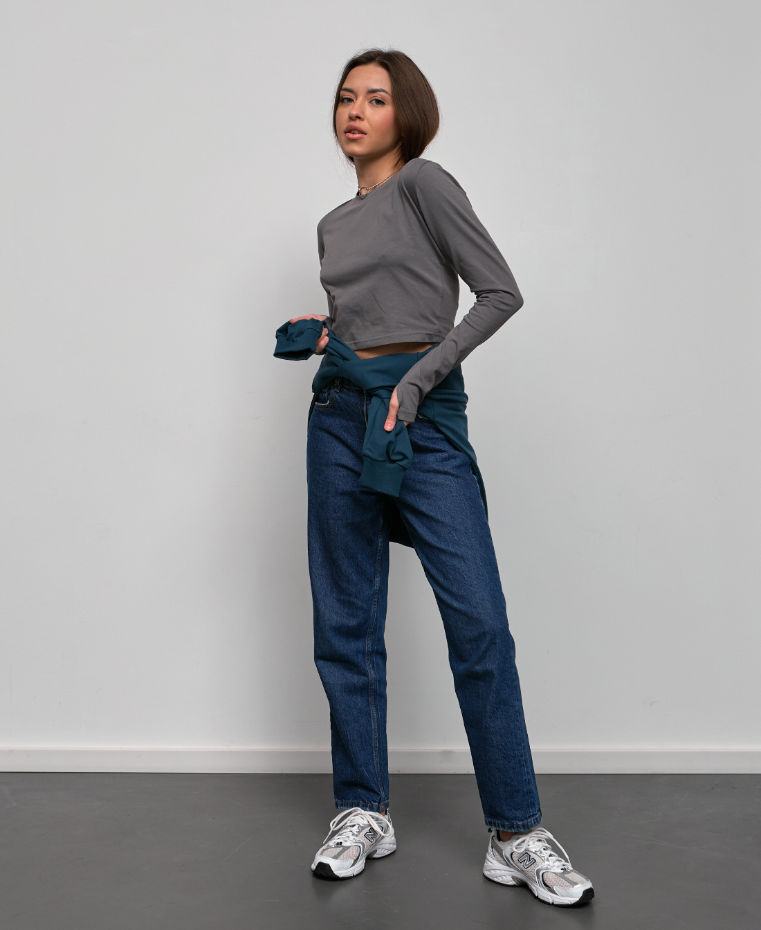 Жіночий вкорочений лонгслів з отвором для пальця на рукаві Hector 24701