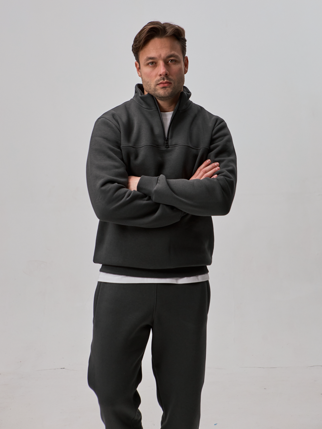 Теплый мужской костюм с воротником-стойкой и короткой застежкой 30593