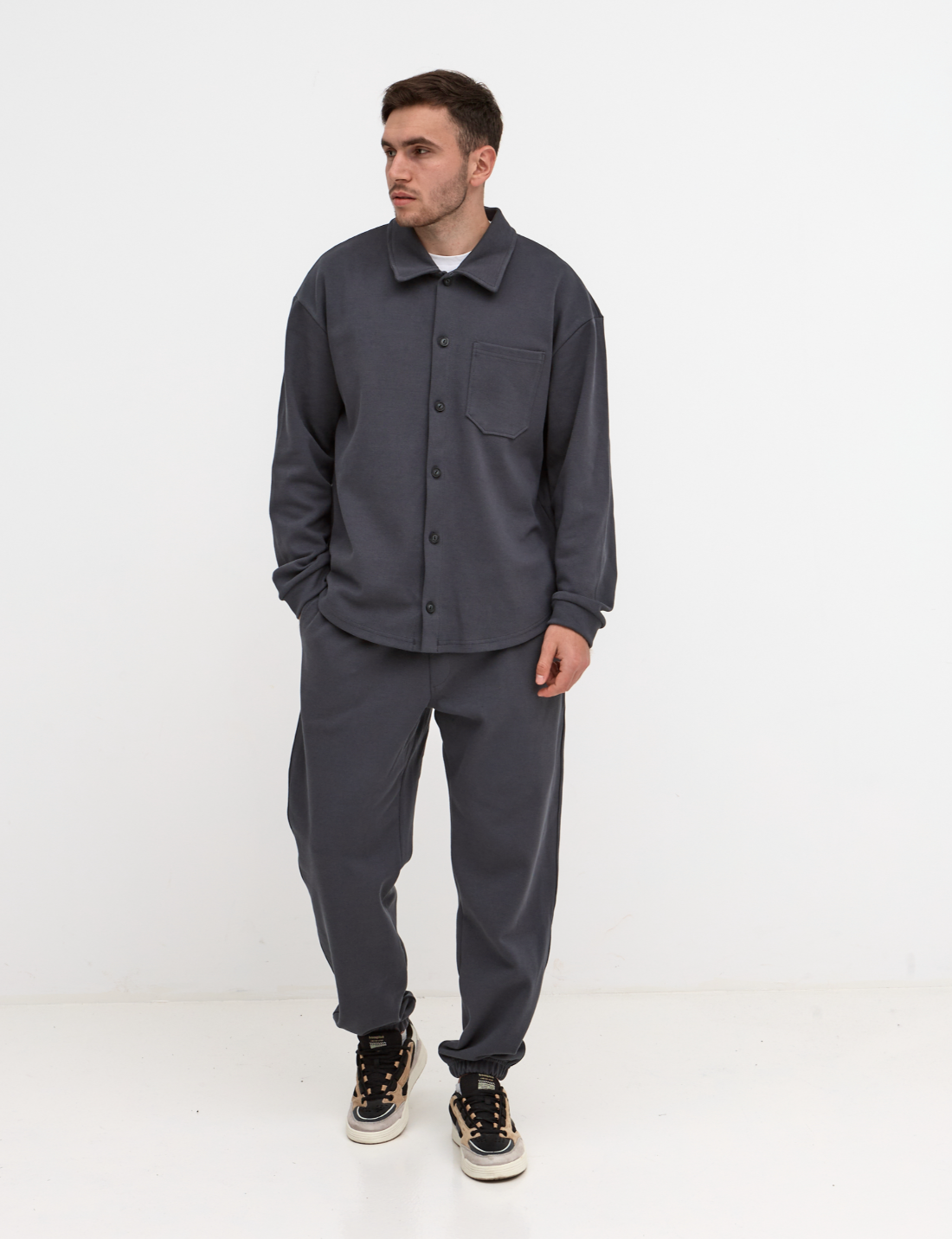 Чоловічий oversize костюм: рубашка з ґудзиками та штани на резинках 17436