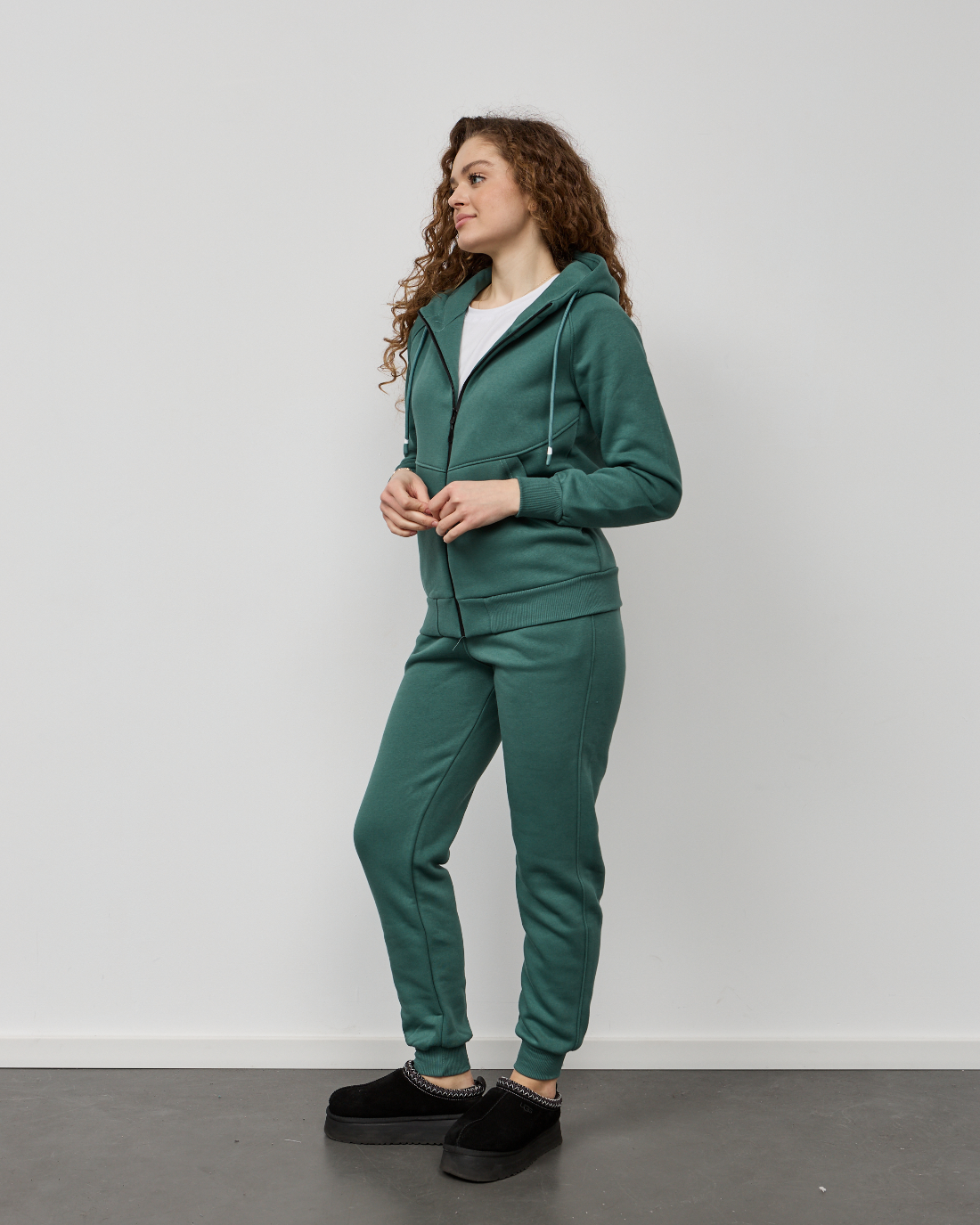 Теплий жіночий костюм з високим коміром 24104