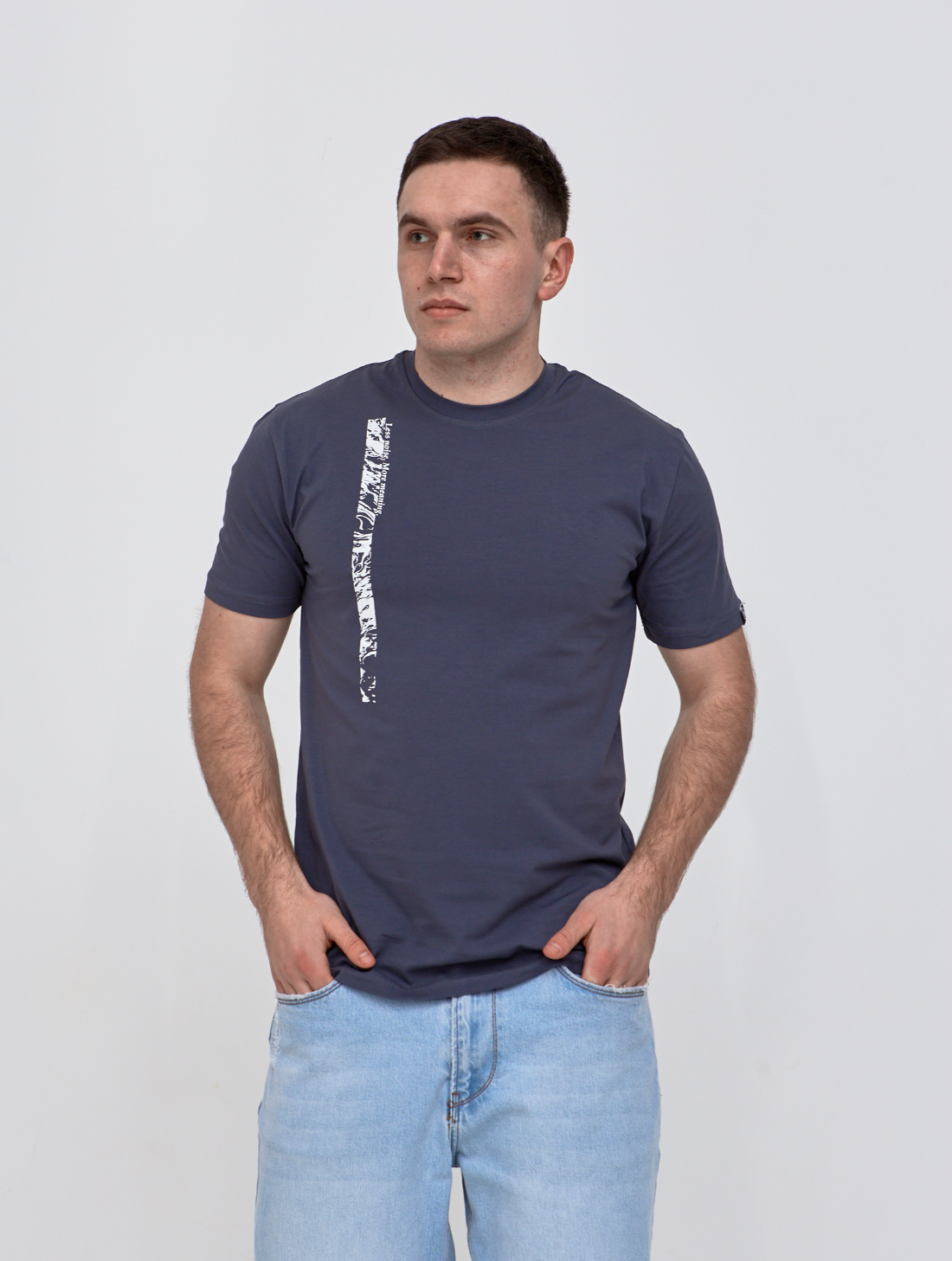 Оригінальна футболка з принтом LESS NOIS. MORE MEANING 42022