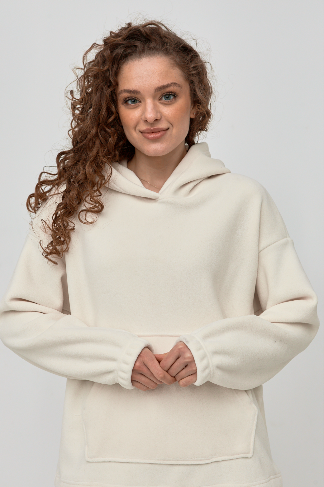 Тепла флісова толстовка зі спущеним плечем 24221