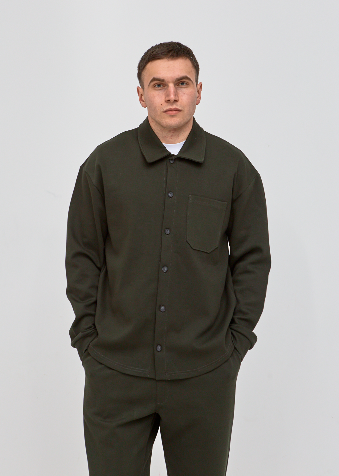 Чоловічий oversize костюм: рубашка з ґудзиками та штани на резинках 17436