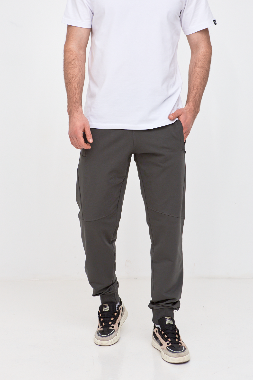 Брюки "резанные" на манжетах с карманами на застежке 19000