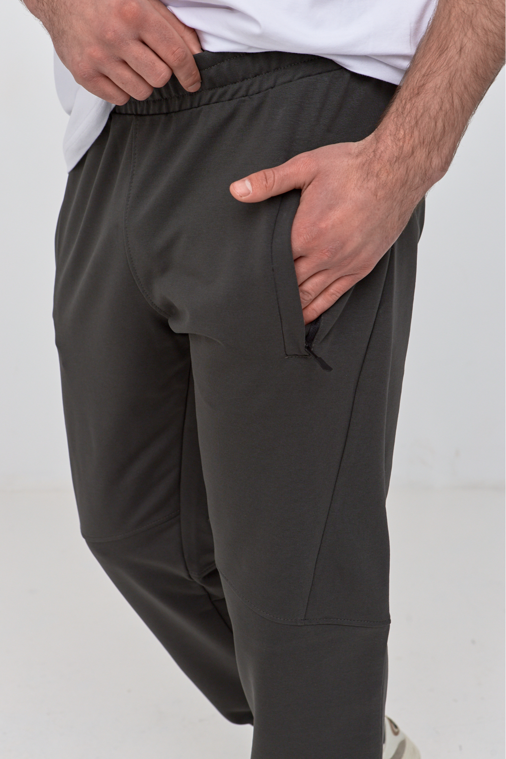 Брюки "резанные" на манжетах с карманами на застежке 19000