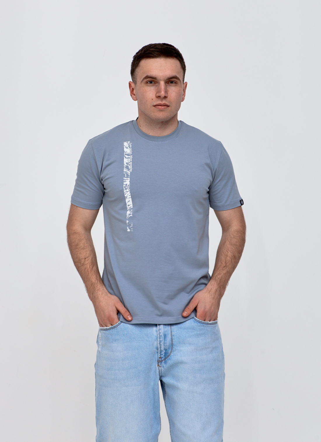 Оригінальна футболка з принтом LESS NOIS. MORE MEANING 42022