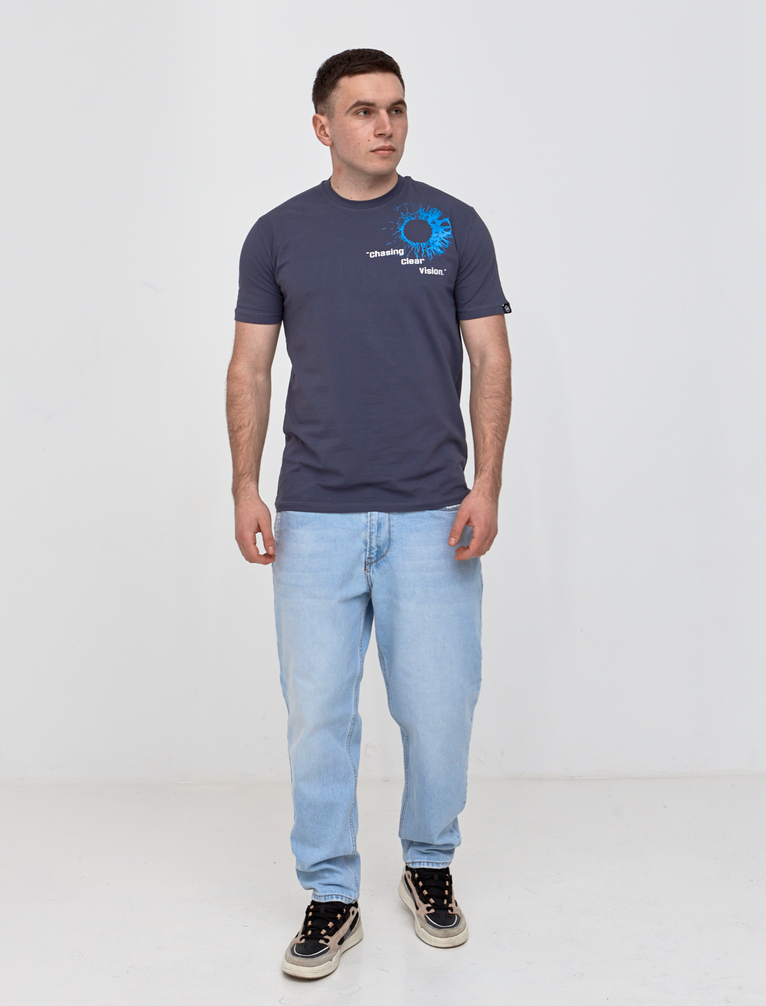 Стильна чоловіча футболка CHASING CLEAR VISION 42019