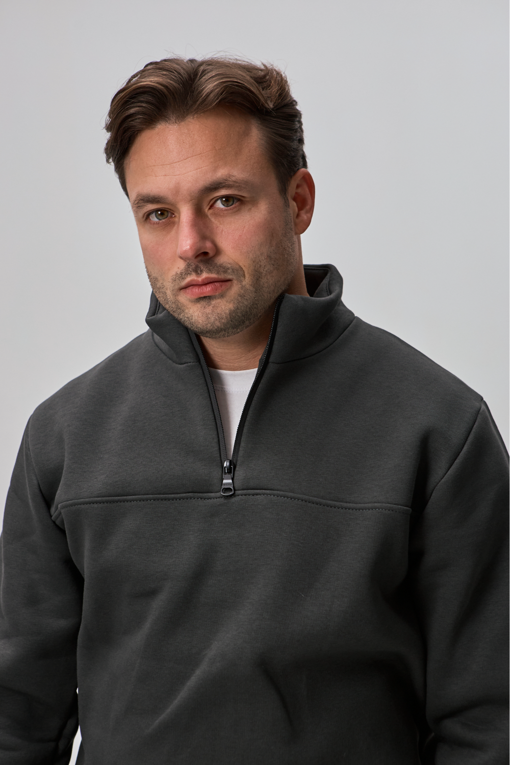 Теплый мужской костюм с воротником-стойкой и короткой застежкой 30593