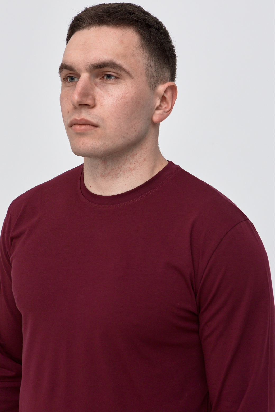 Чоловічий однотонний лонгслів 25100