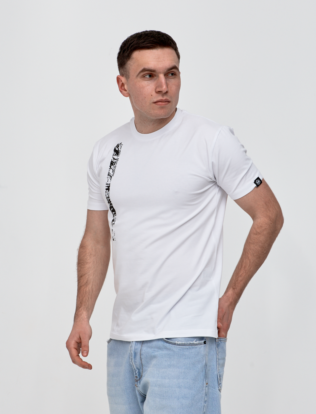 Оригінальна футболка з принтом LESS NOIS. MORE MEANING 42022