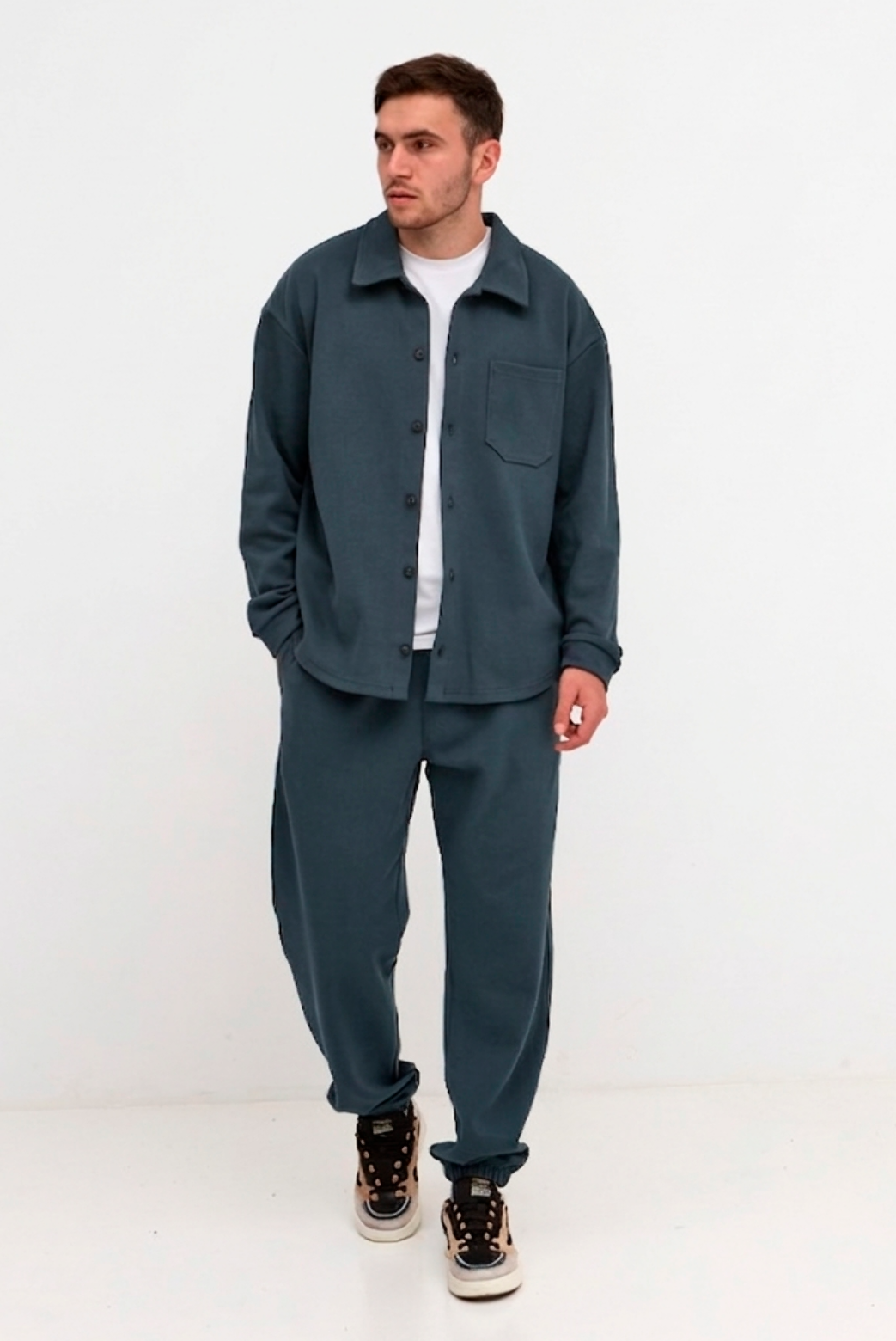 Чоловічий oversize костюм: рубашка з ґудзиками та штани на резинках 17436
