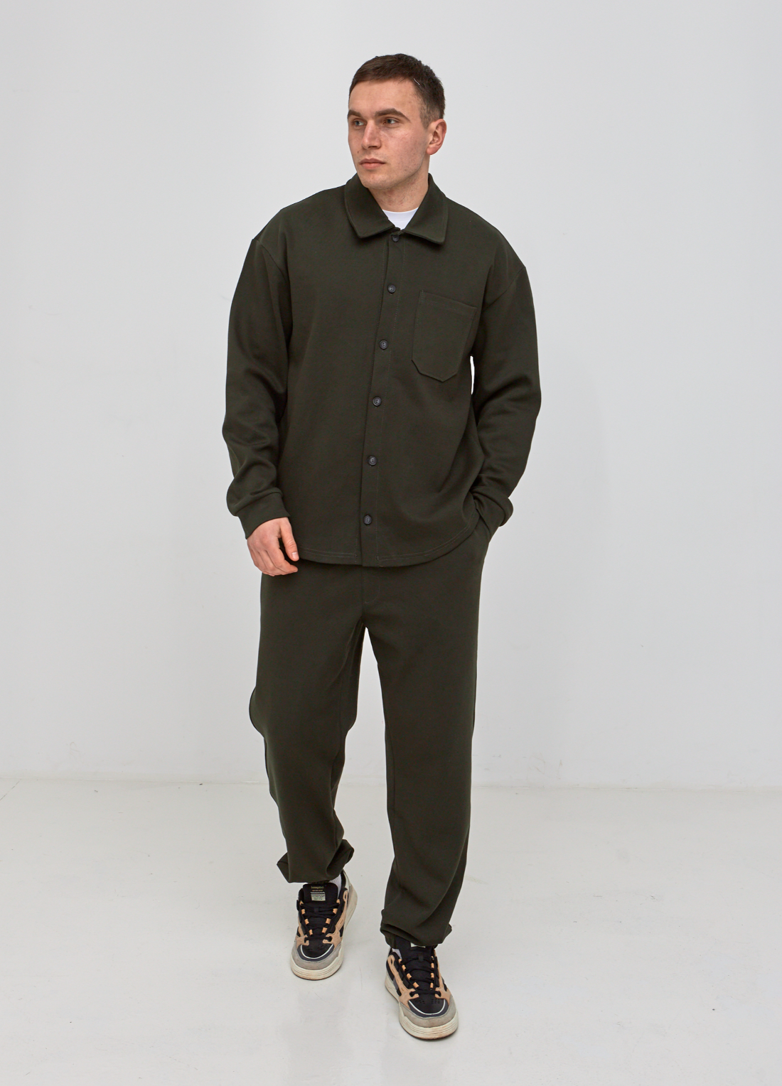 Чоловічий oversize костюм: рубашка з ґудзиками та штани на резинках 17436