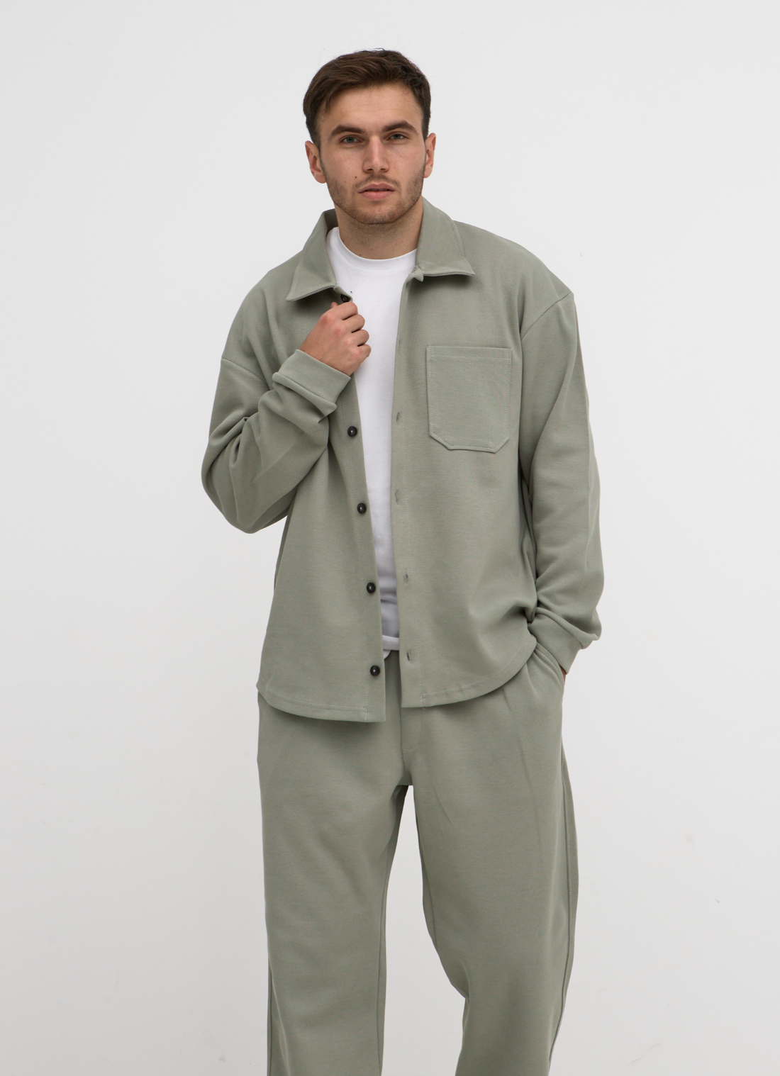 Чоловічий oversize костюм: рубашка з ґудзиками та штани на резинках 17436