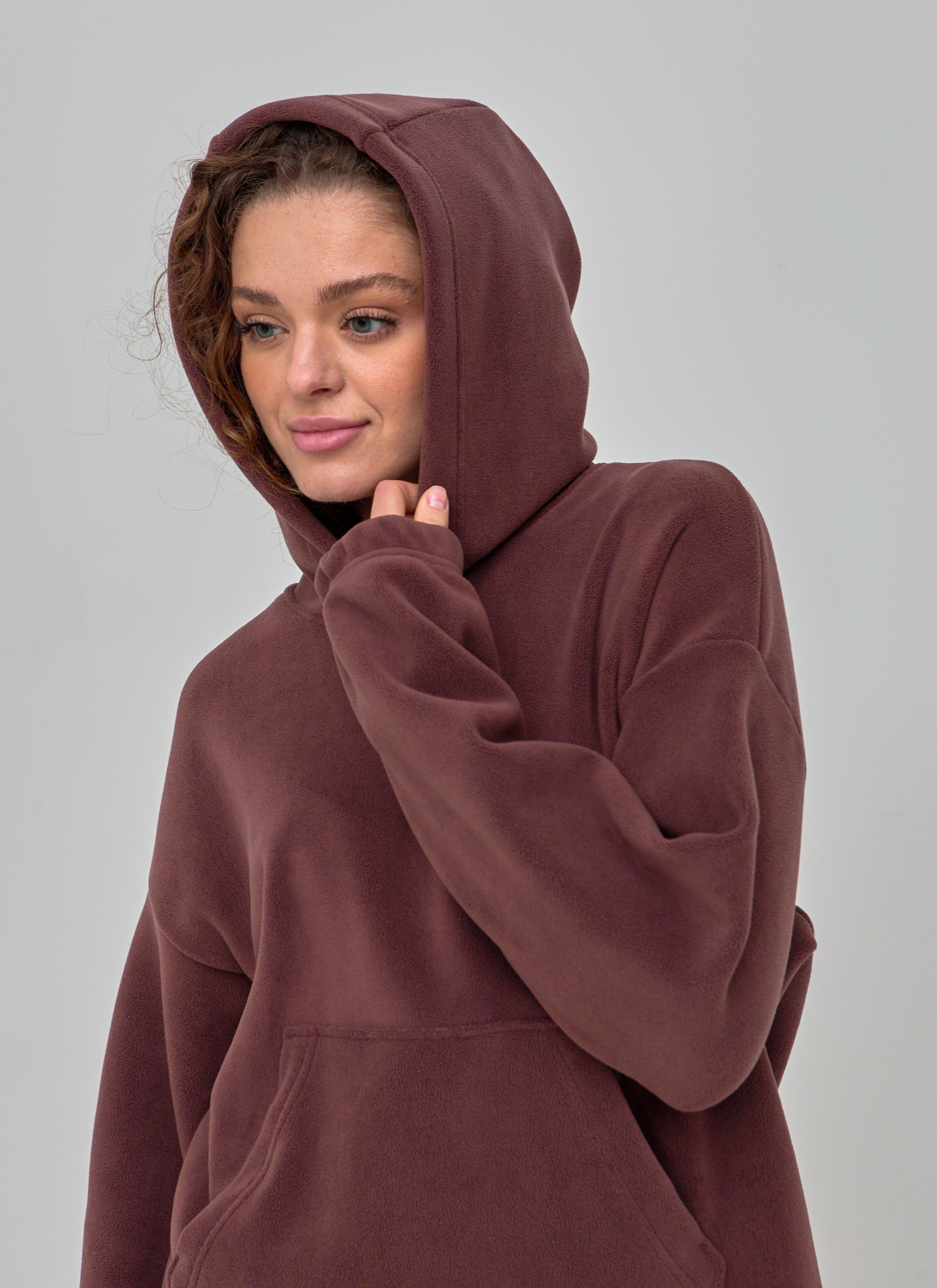 Тепла флісова толстовка зі спущеним плечем 24221