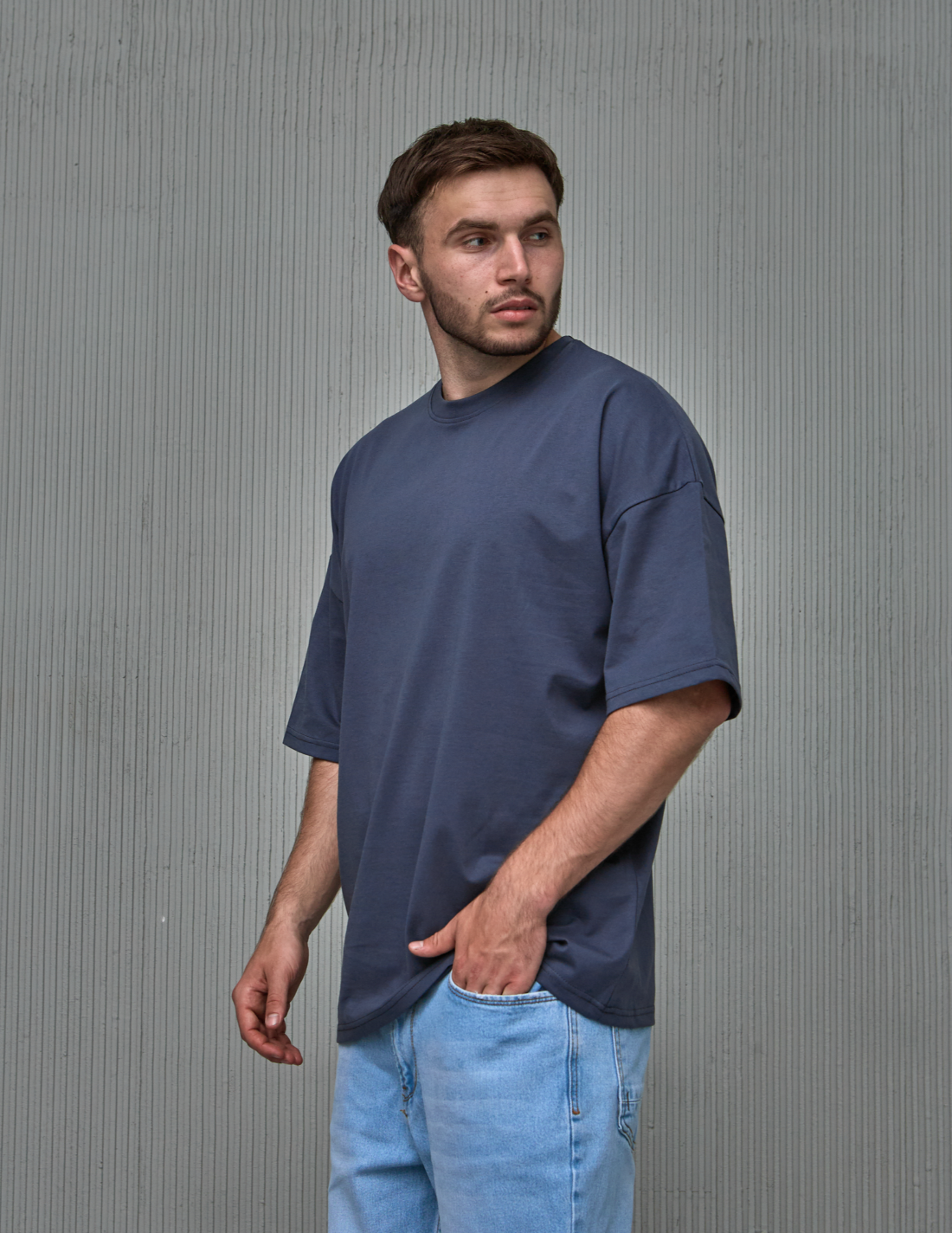 Мужская футболка оверсайз с широкой горловиной 40477