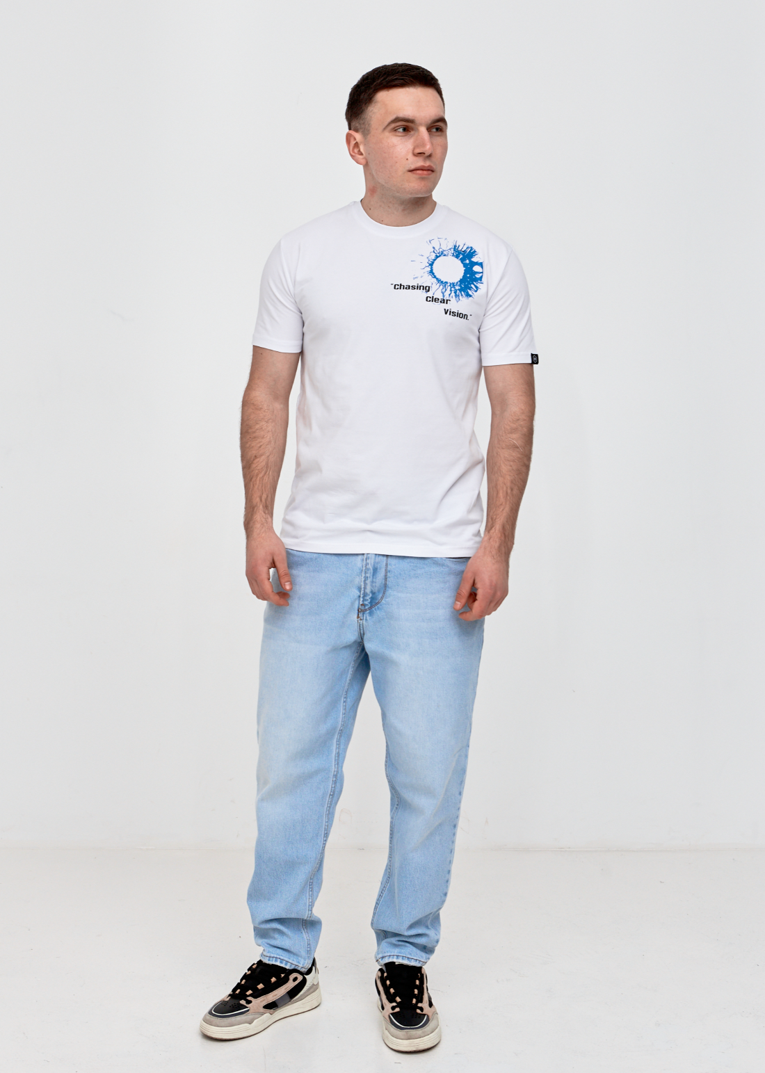 Стильна чоловіча футболка CHASING CLEAR VISION 42019