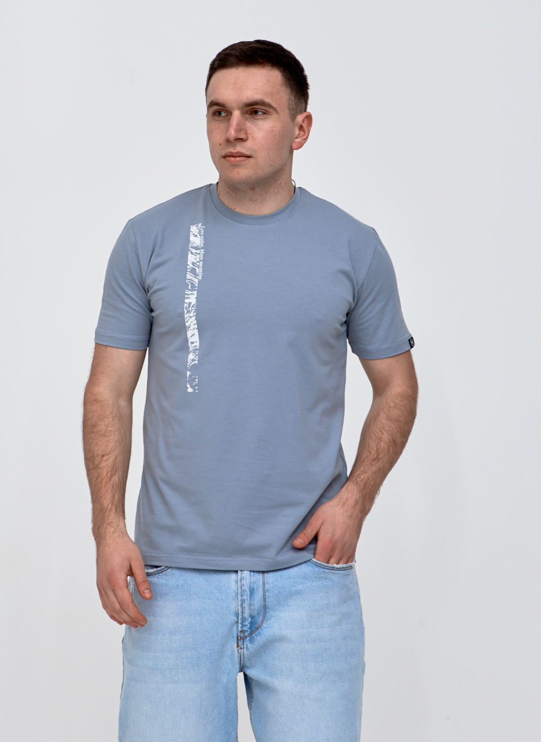 Оригінальна футболка з принтом LESS NOIS. MORE MEANING 42022