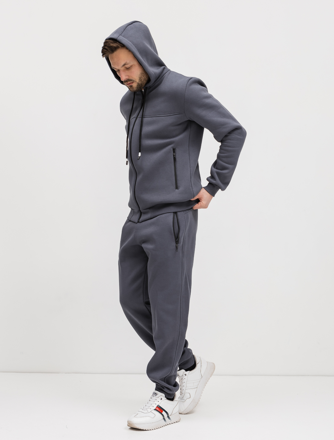 Спортивный костюм с кофтой на молнии и штанах на манжетах 30570