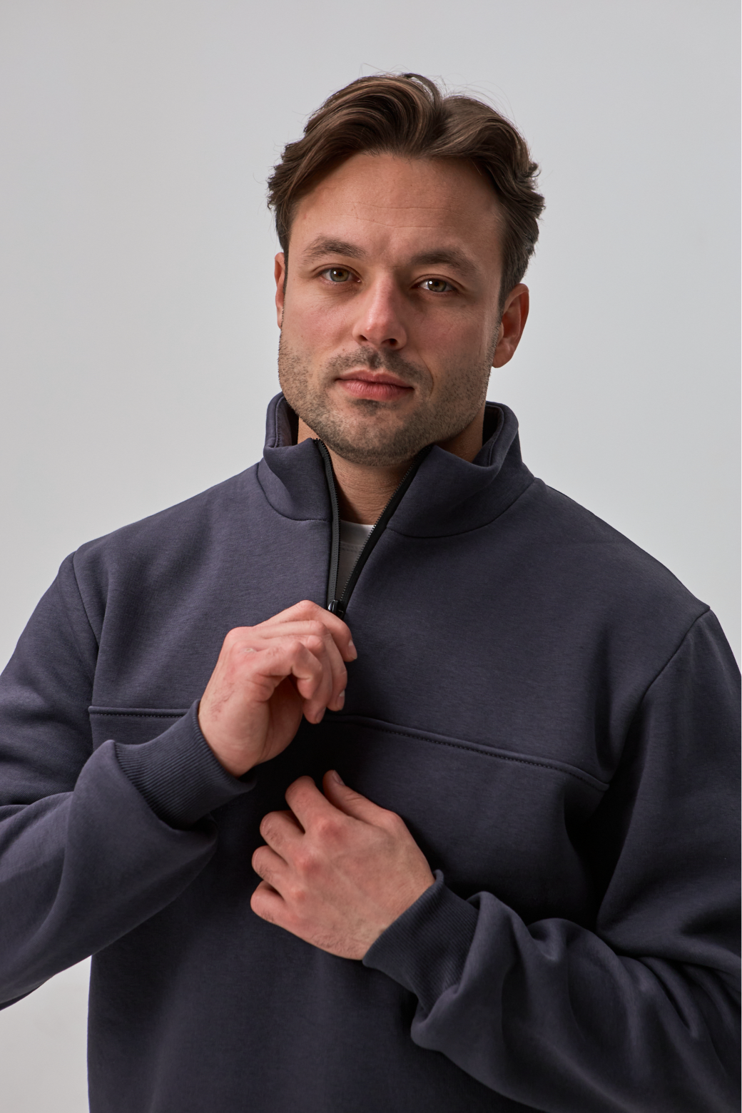 Теплый мужской костюм с воротником-стойкой и короткой застежкой 30593