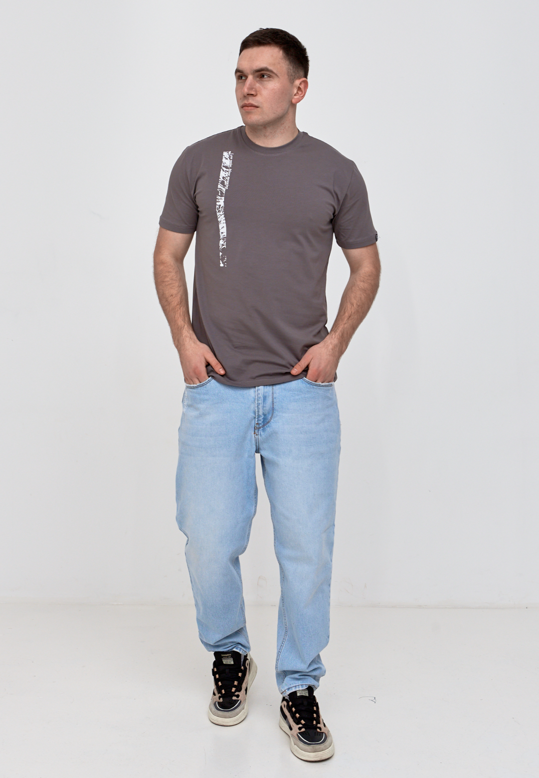 Оригінальна футболка з принтом LESS NOIS. MORE MEANING 42022