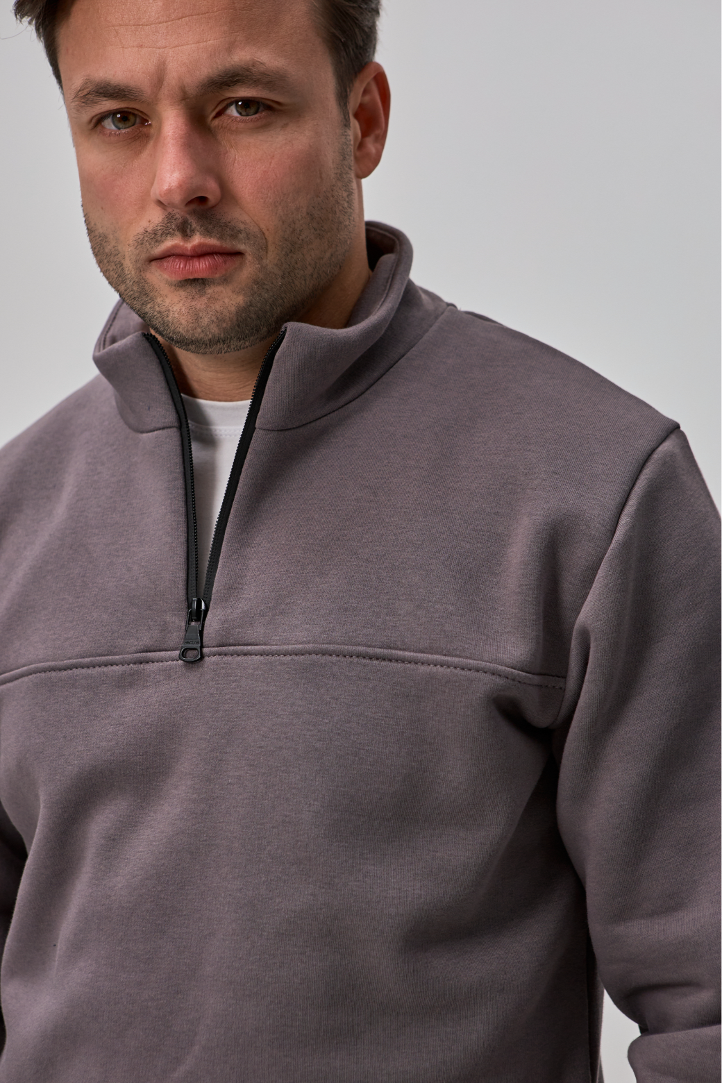 Теплый мужской костюм с воротником-стойкой и короткой застежкой 30593