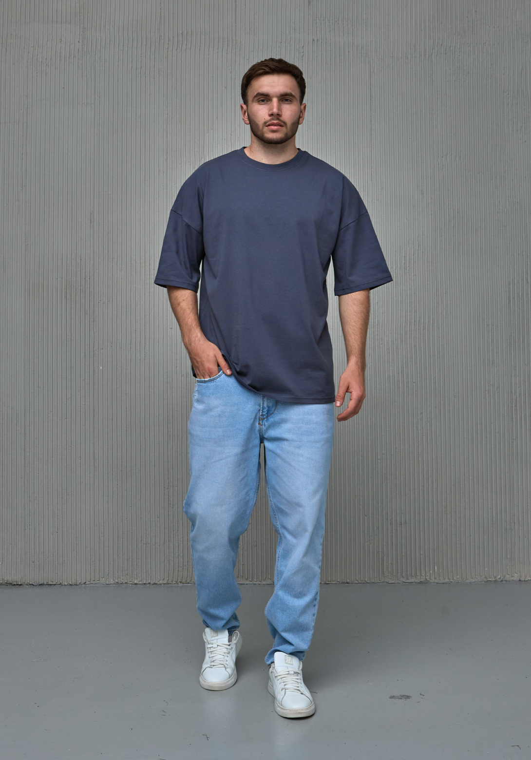 Мужская футболка оверсайз с широкой горловиной 40477