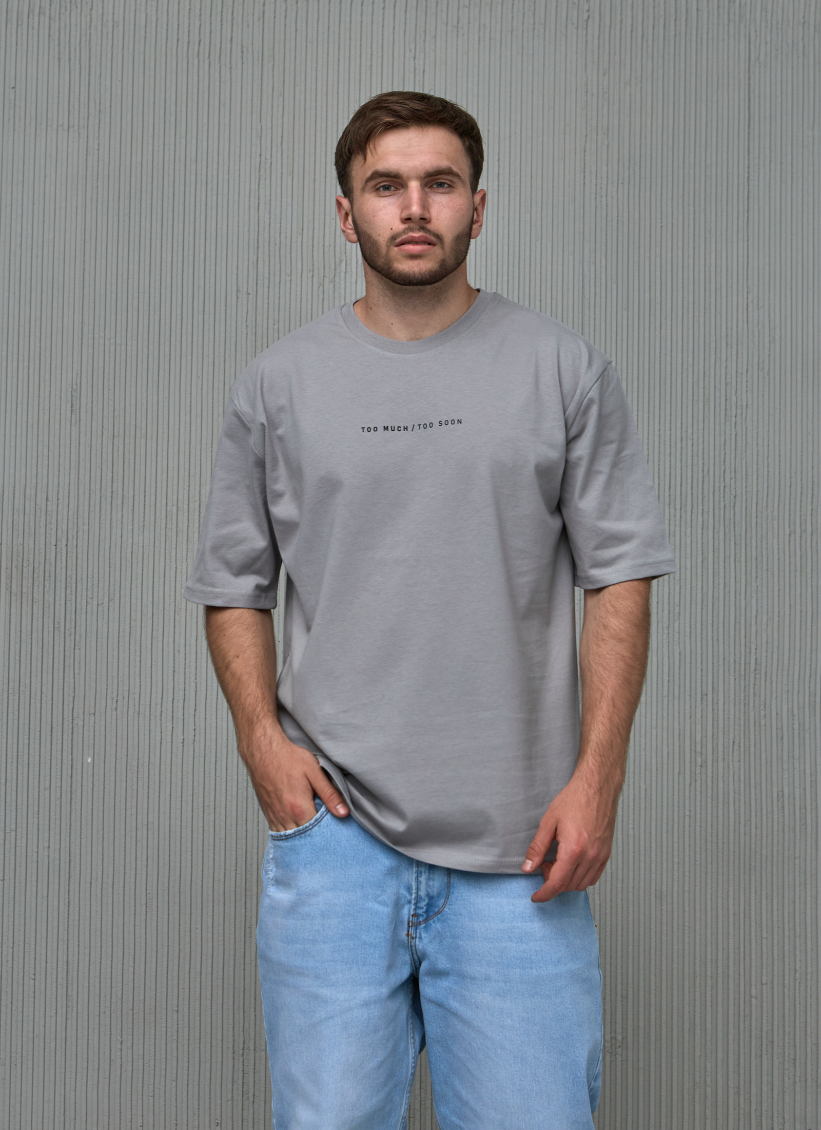 Футболка oversize з принтом TOO MUCH/TOO SOON Hector 40493