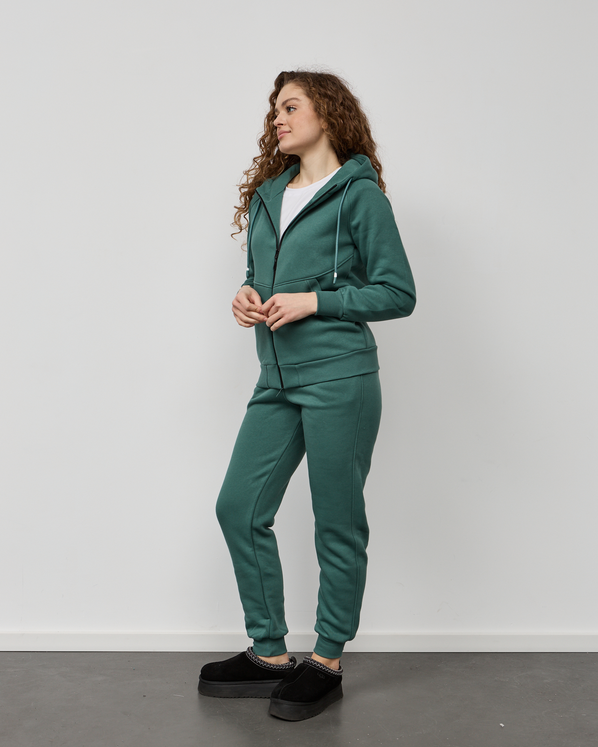 Теплий жіночий костюм з високим коміром 24104