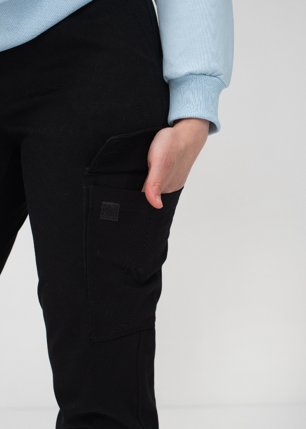 Жіночі штани-карго з похилими кишенями на євроманжетах 24131