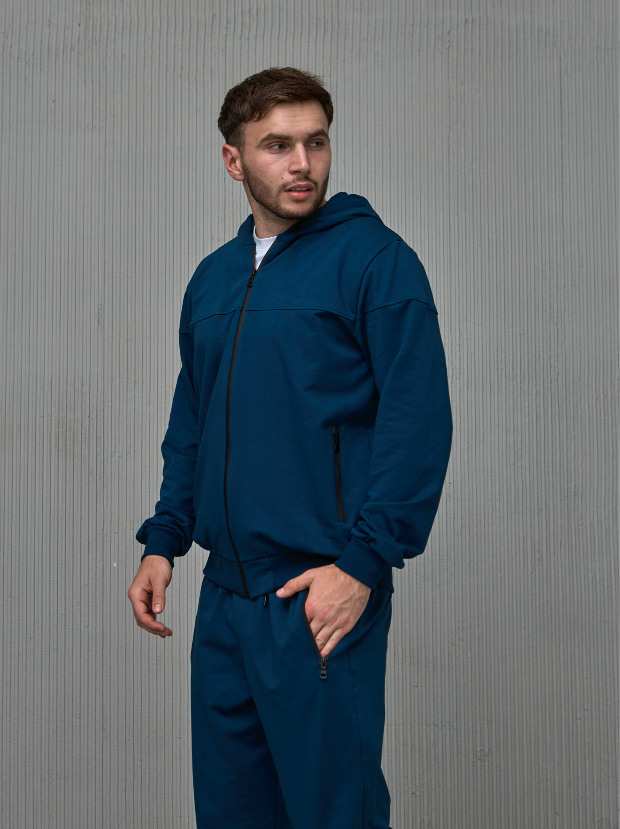 Мужской костюм больших размеров с кофтой на молнии Hector 18500