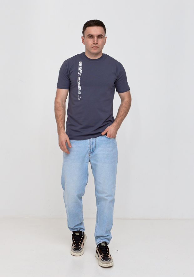 Оригінальна футболка з принтом LESS NOIS. MORE MEANING 42022